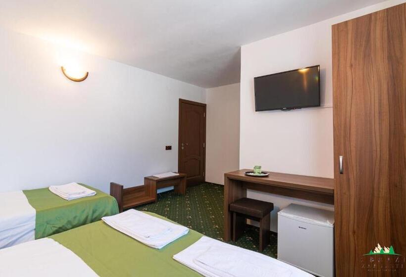 スタンダードトリプルルーム, Pensiunea 3 Brazi Zarnesti