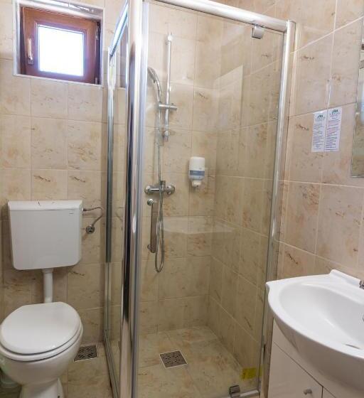 スタンダードトリプルルーム, Pensiunea 3 Brazi Zarnesti