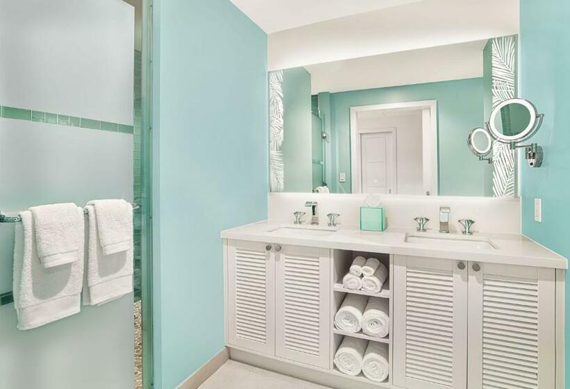 اتاق لوکس با تخت بزرگ, Margaritaville Beach Resort Nassau