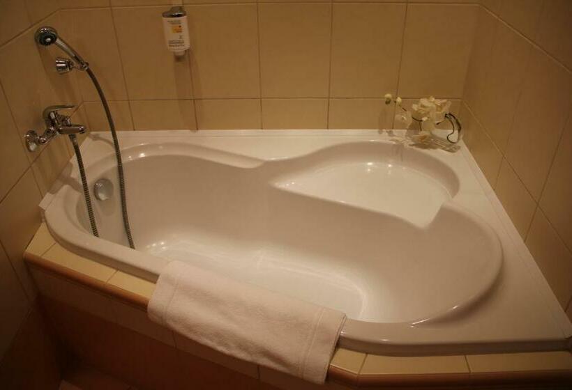 סוויטת ג'וניור, Cvilín