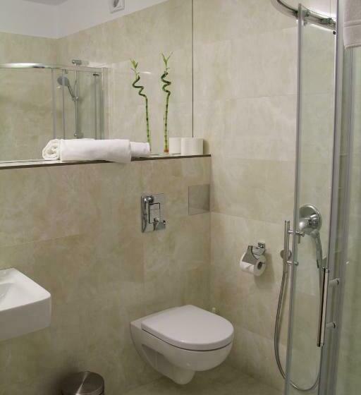 חדר דלוקס, Cvilín