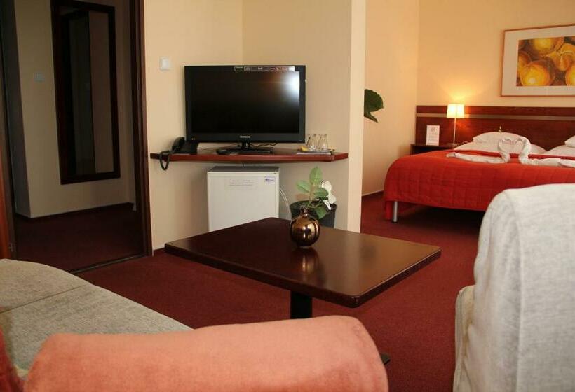 סוויטת ג'וניור, Cvilín