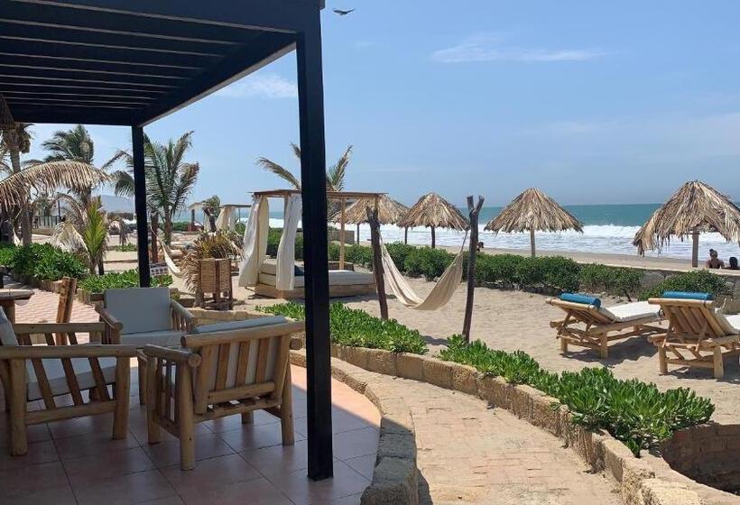 디럭스 방갈로, El Refugio De Vichayito