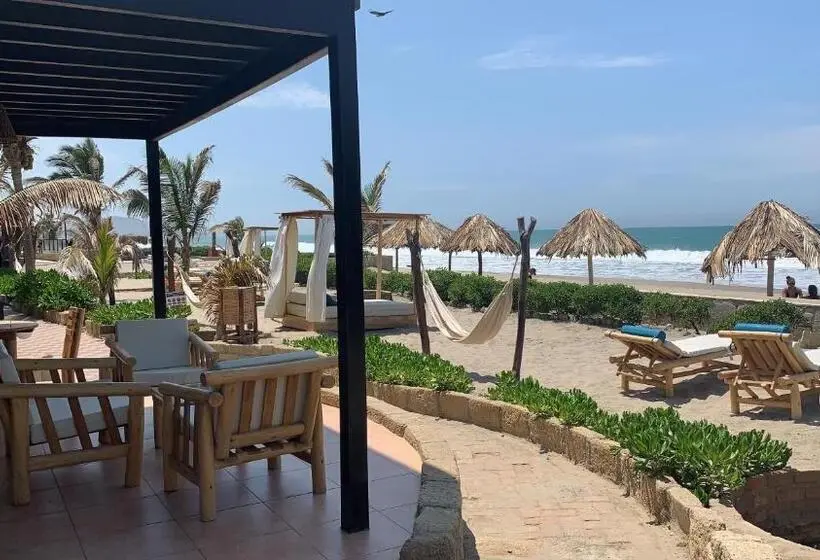 بانگلوی لوکس, El Refugio De Vichayito