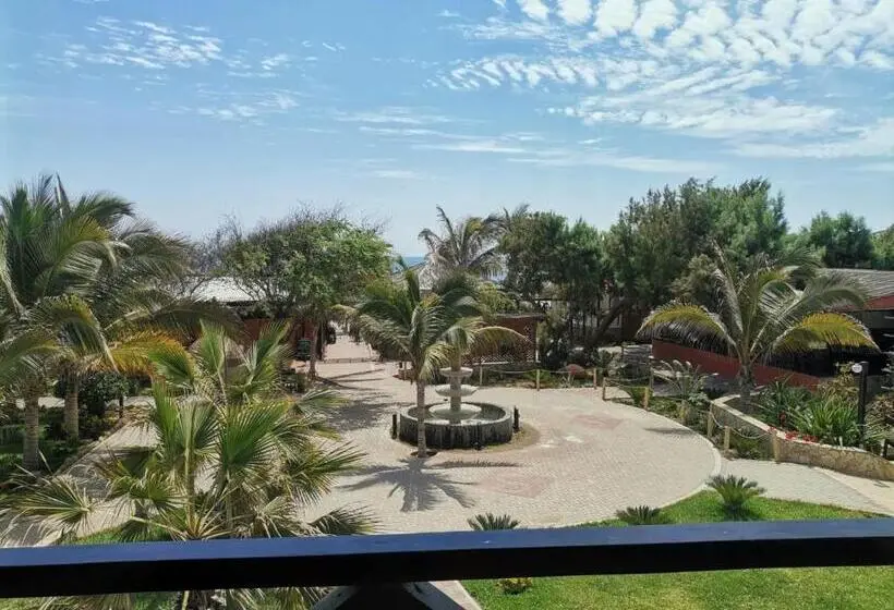اتاق خانوادگی با چشم‌انداز باغ, El Refugio De Vichayito