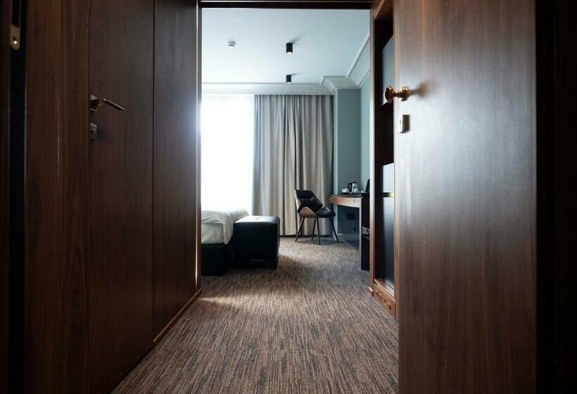 חדר סטנדרט נוף לבריכה, Select Hill Resort