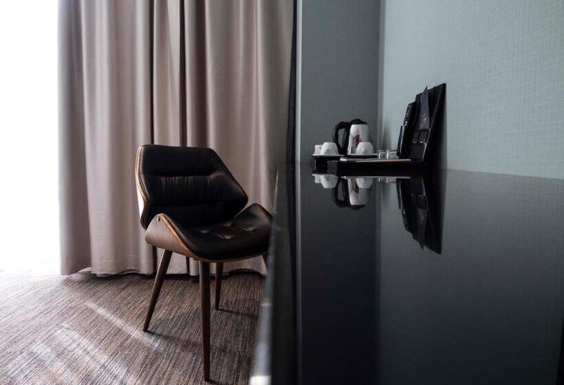 חדר סטנדרט נוף לבריכה, Select Hill Resort