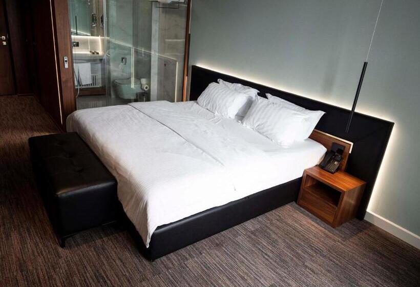 חדר סטנדרט נוף לבריכה, Select Hill Resort