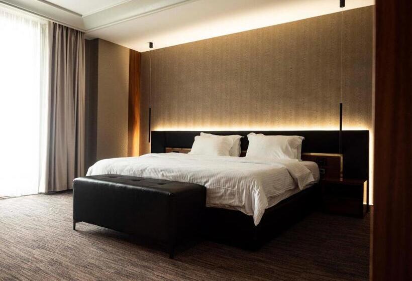 סוויטה אקזקיוטיב, Select Hill Resort