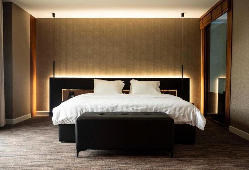 סוויטה אקזקיוטיב, Select Hill Resort