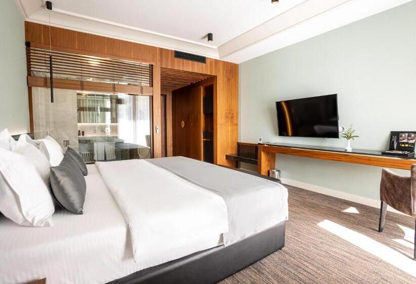 חדר סטנדרט נוף לבריכה, Select Hill Resort