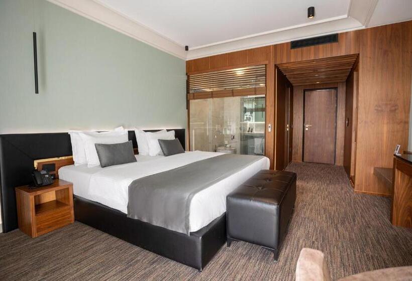 חדר סטנדרט נוף לבריכה, Select Hill Resort