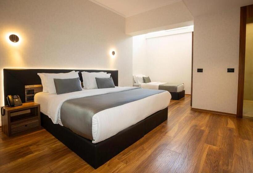 חדר משפחתי, Select Hill Resort