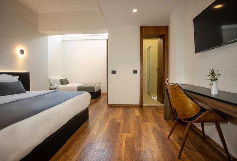 חדר משפחתי, Select Hill Resort