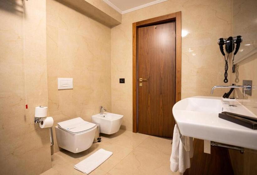 סוויטה אקזקיוטיב, Select Hill Resort