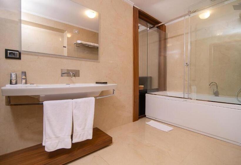 סוויטה אקזקיוטיב, Select Hill Resort