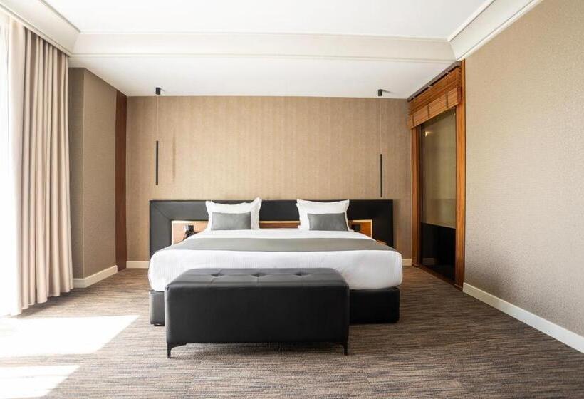 סוויטה אקזקיוטיב, Select Hill Resort