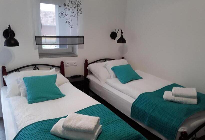 스탠다드 룸 가든 전망, Tornácos Vendégház Tápiószentmárton