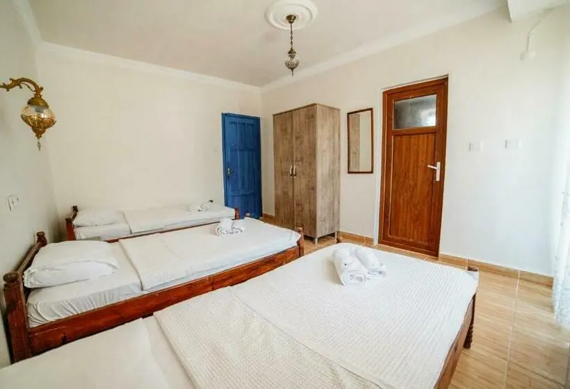 اتاق استاندارد سه نفره, Eucalyptus Pension