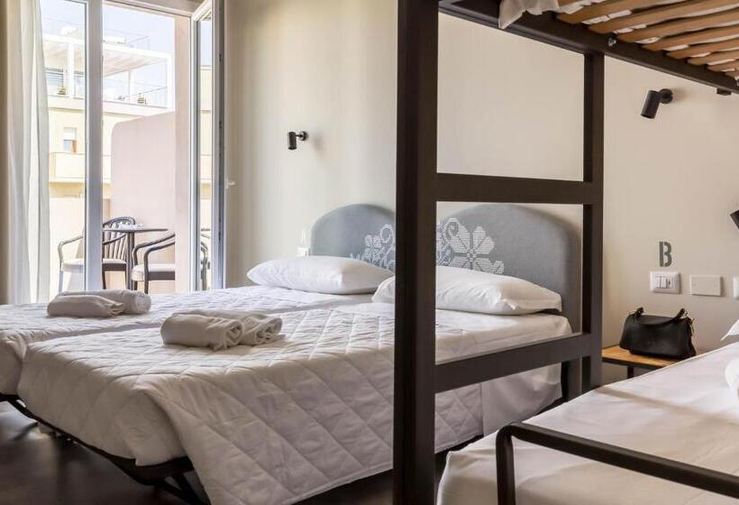 Comfort room with balcony, Piccolo Catalunya Hostel