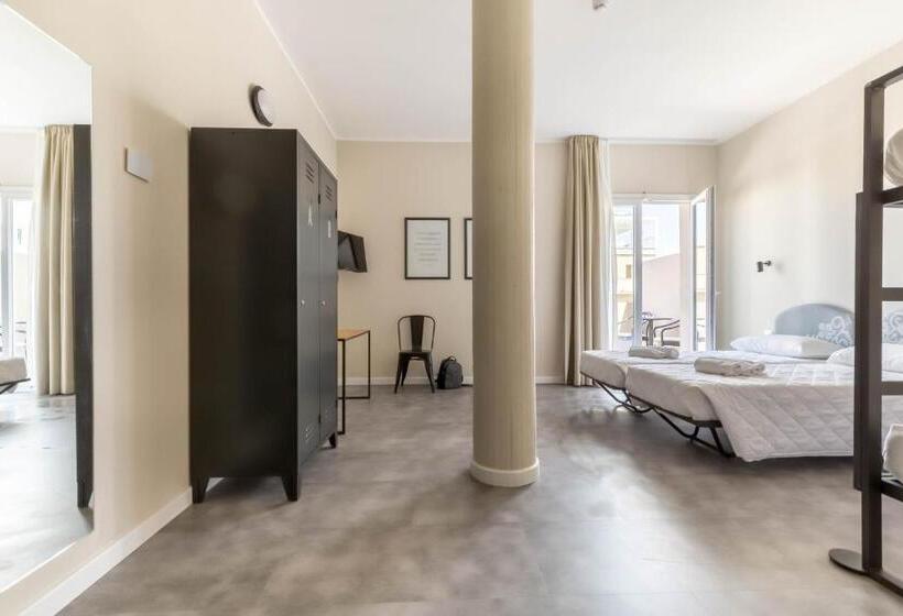 Comfort room with balcony, Piccolo Catalunya Hostel