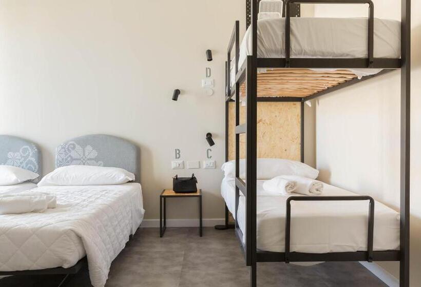 Comfort room with balcony, Piccolo Catalunya Hostel