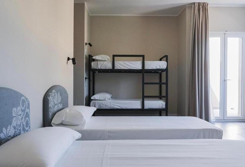 Comfort room with balcony, Piccolo Catalunya Hostel