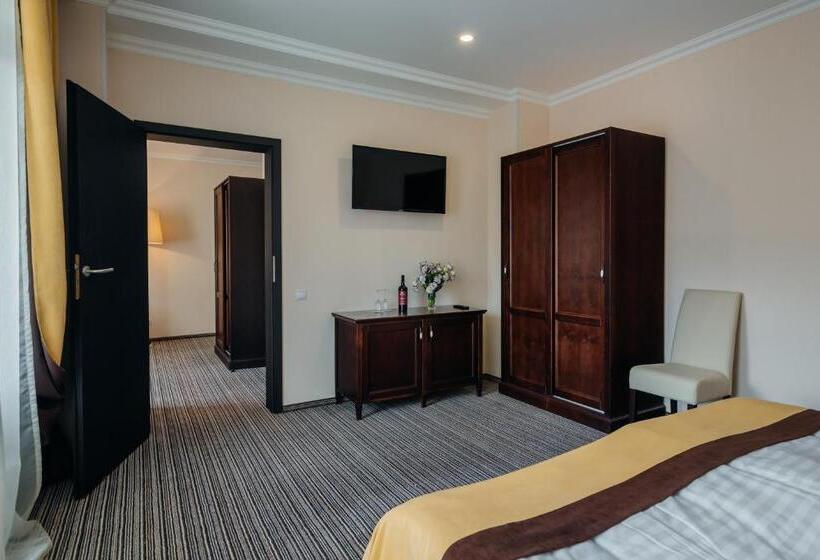 סוויטה עם מרפסת, Optima Collection Chernihiv