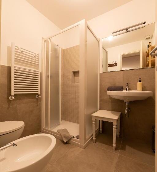 דירת שלושה חדרים, Dogana D Acqua Rooms & Art