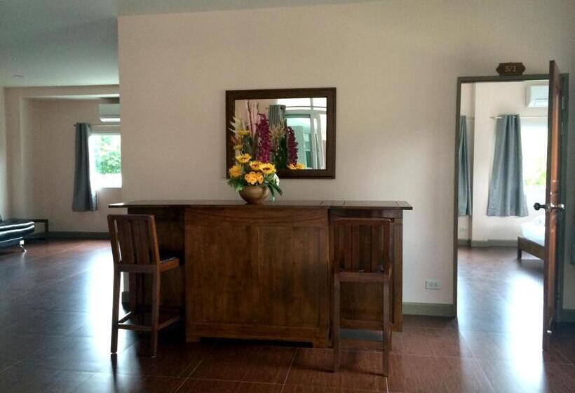 Suite, Baan Suan Khun Yaiy