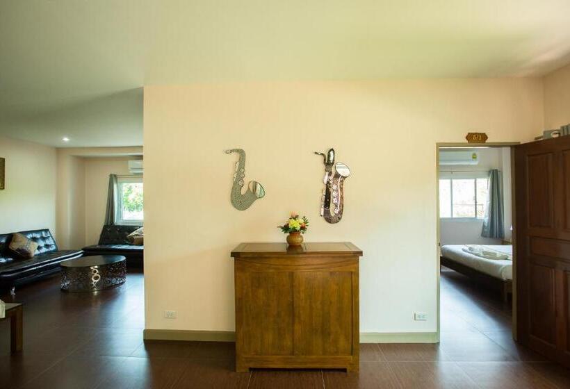 Suite, Baan Suan Khun Yaiy