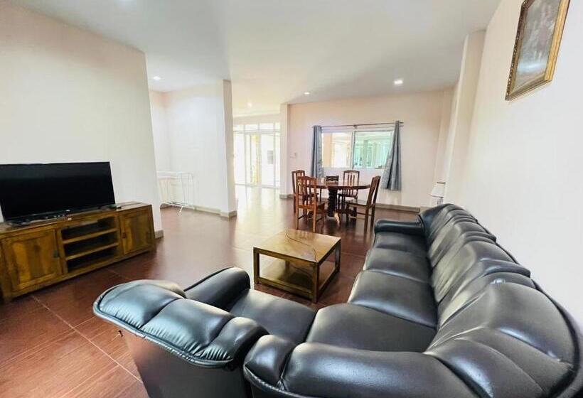 Suite, Baan Suan Khun Yaiy