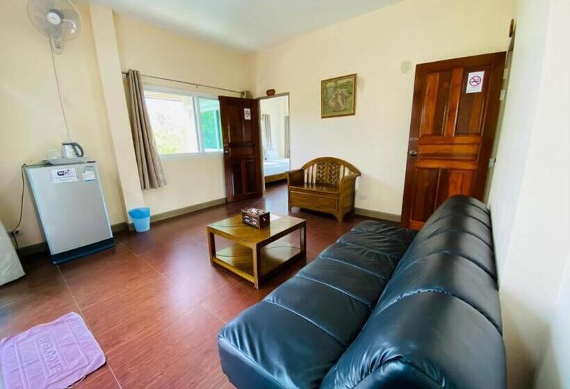 Suite Familiar, Baan Suan Khun Yaiy