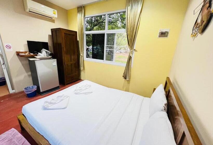 Casa 1 Dormitório, Baan Suan Khun Yaiy