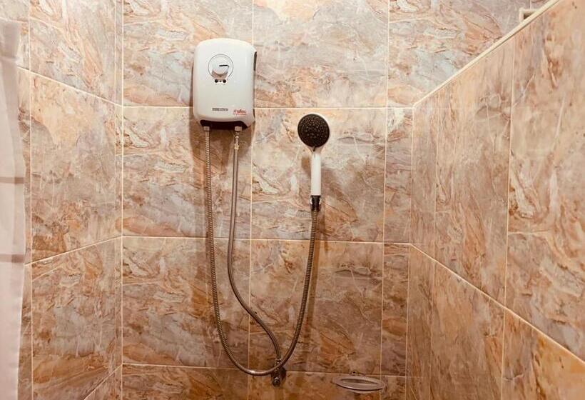 Quarto Triplo Deluxe, Baan Suan Khun Yaiy