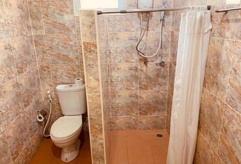 Quarto Triplo Deluxe, Baan Suan Khun Yaiy