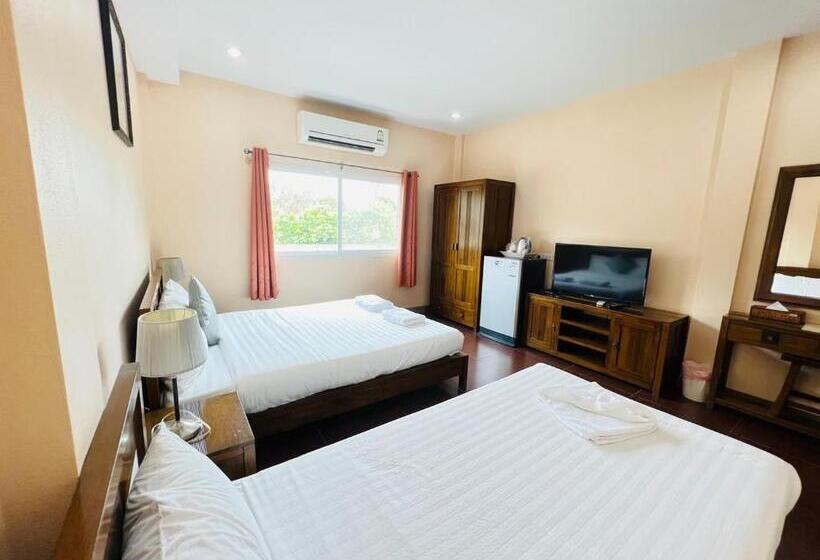 Quarto Triplo Deluxe, Baan Suan Khun Yaiy
