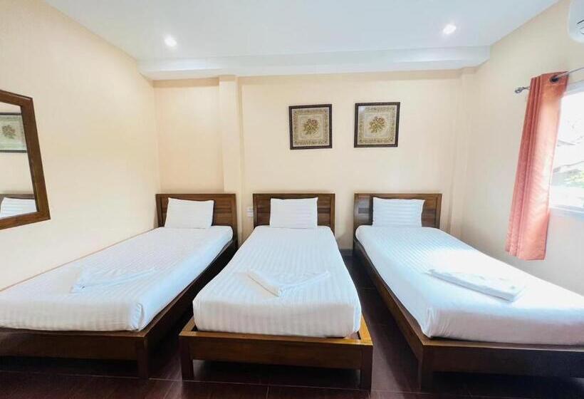 Quarto Triplo Deluxe, Baan Suan Khun Yaiy