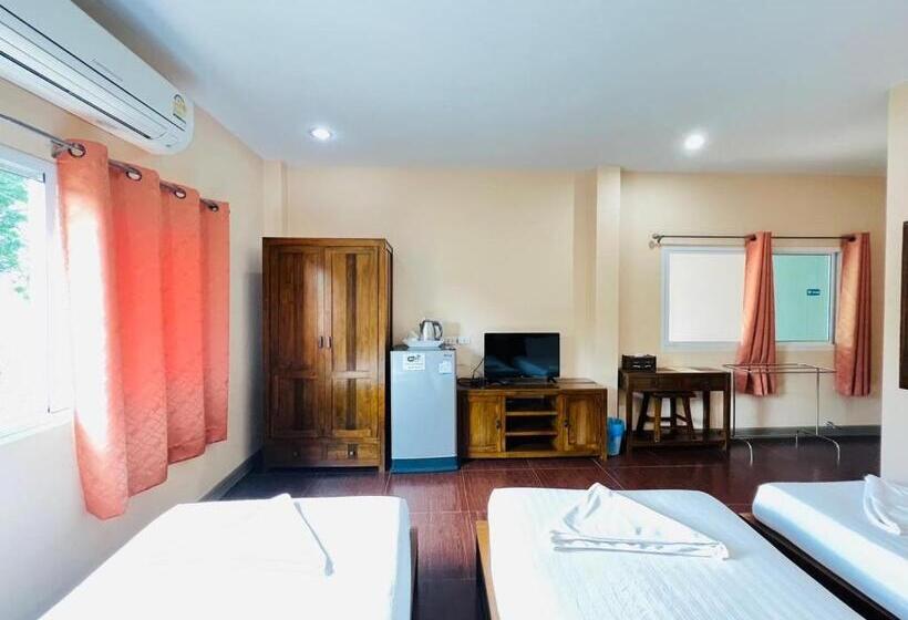 Quarto Triplo Deluxe, Baan Suan Khun Yaiy