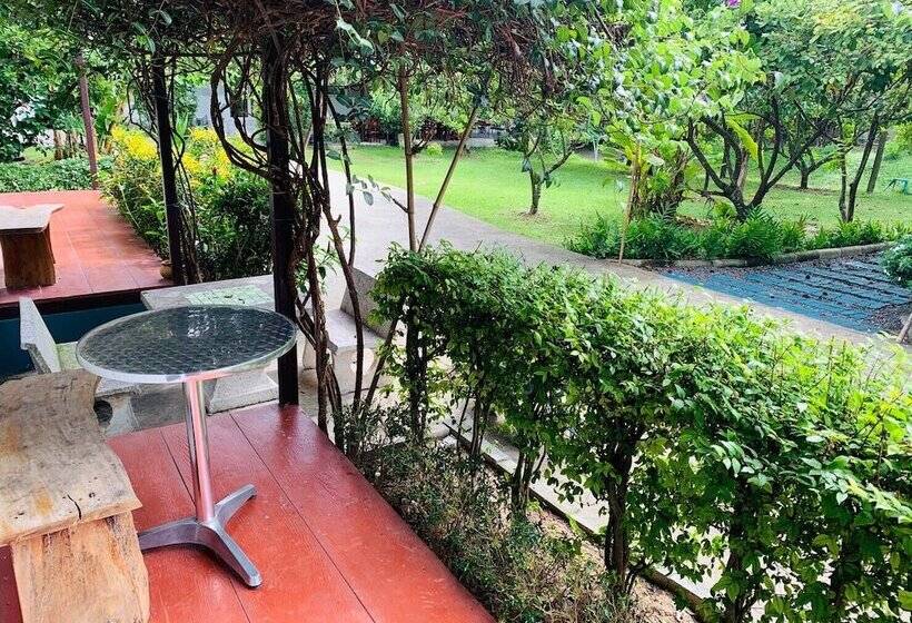 Casa 1 Dormitório, Baan Suan Khun Yaiy