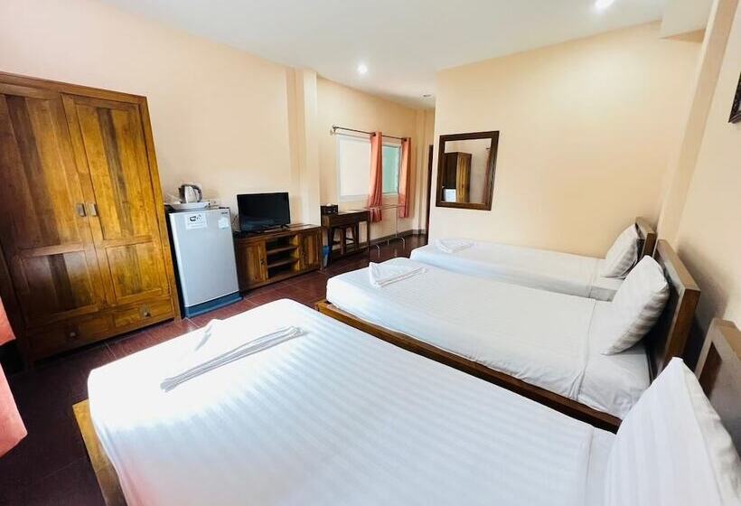 Quarto Triplo Deluxe, Baan Suan Khun Yaiy