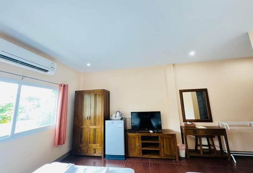 Quarto Triplo Deluxe, Baan Suan Khun Yaiy