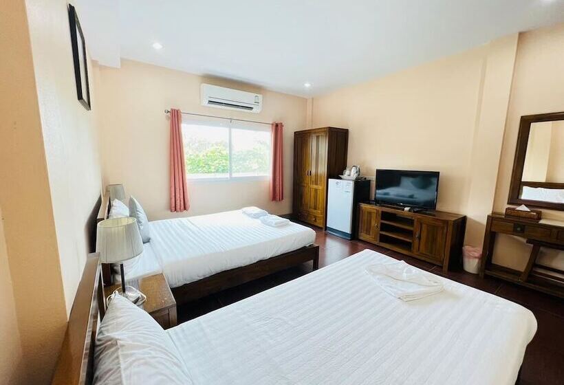 Quarto Triplo Deluxe, Baan Suan Khun Yaiy