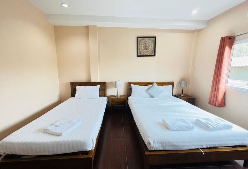 Quarto Triplo Deluxe, Baan Suan Khun Yaiy