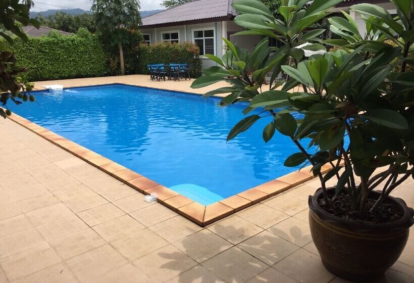 Quarto familiar vista piscina, Baan Suan Khun Yaiy