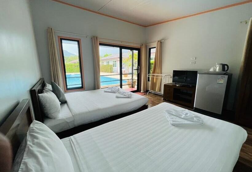 Quarto familiar vista piscina, Baan Suan Khun Yaiy
