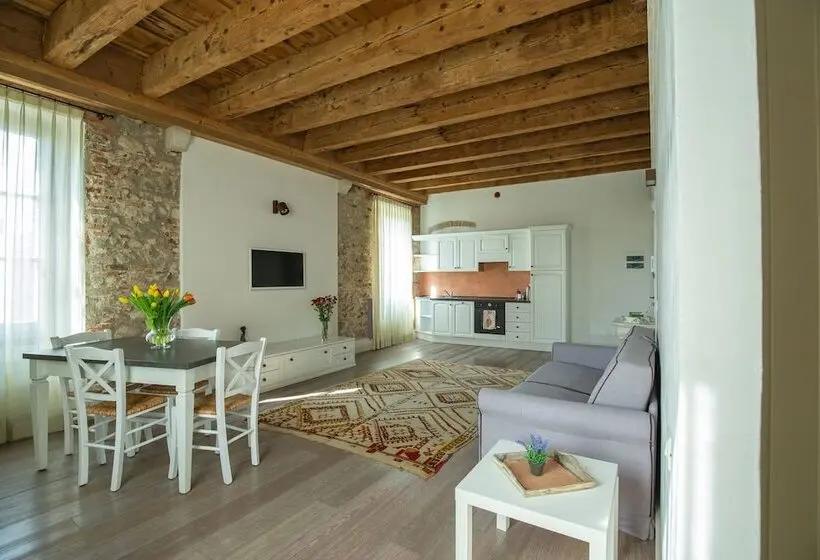 スイート, Residence Corte San Carlo