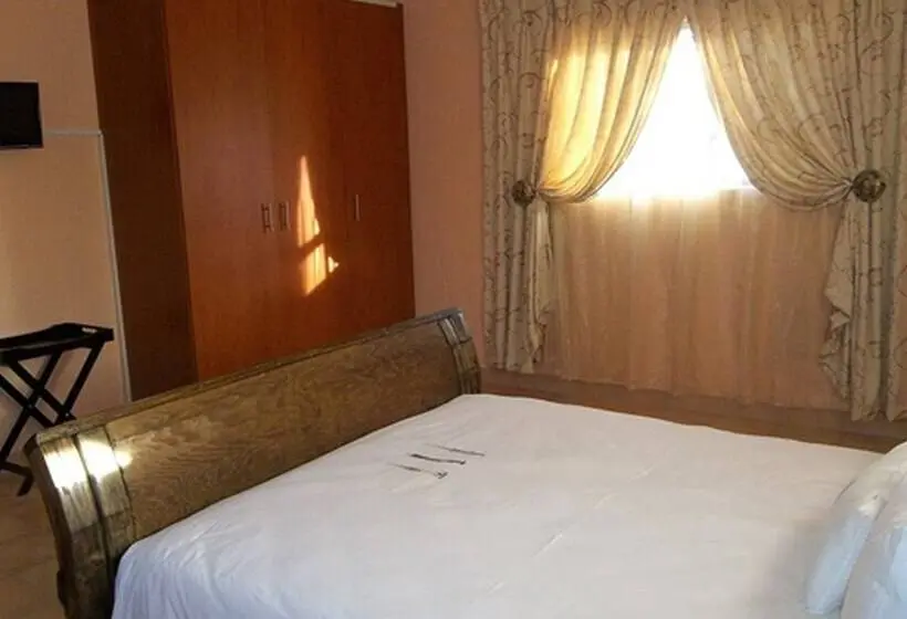 エクゼクティブトリプル, Stiba Guest House