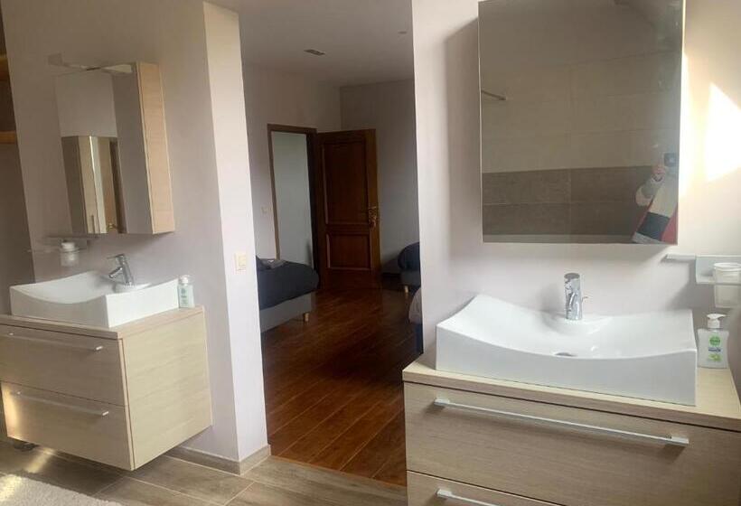 Дом 4 Спальни, Chapeauveau Gîte   B&b   Events