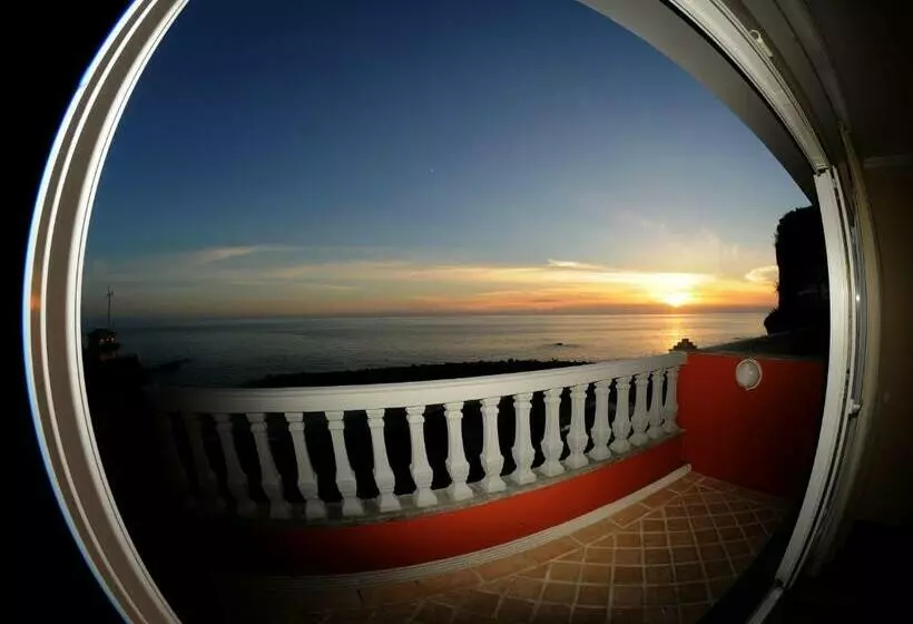 اتاق استاندارد با بالکن و چشم‌انداز دریا, Enotel Sunset Bay